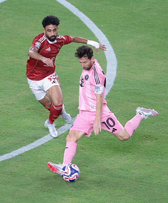 马赛训练开放日，国际比赛日复出首秀引欢呼，德甲在即，阵容厚度经受考验的简单介绍